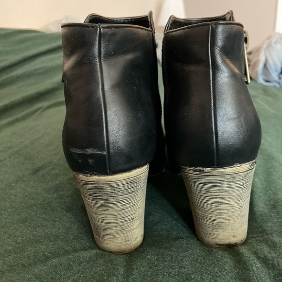 Heeled ankle boots - Picture 3 of 3